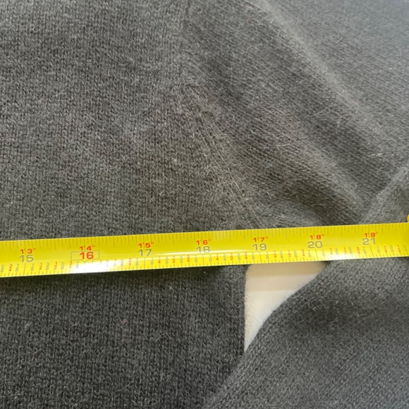 YarnWorks Women’s Sweater Size Medium Black Angora Vintage Blends Soft Warm - Picture 7 of 8